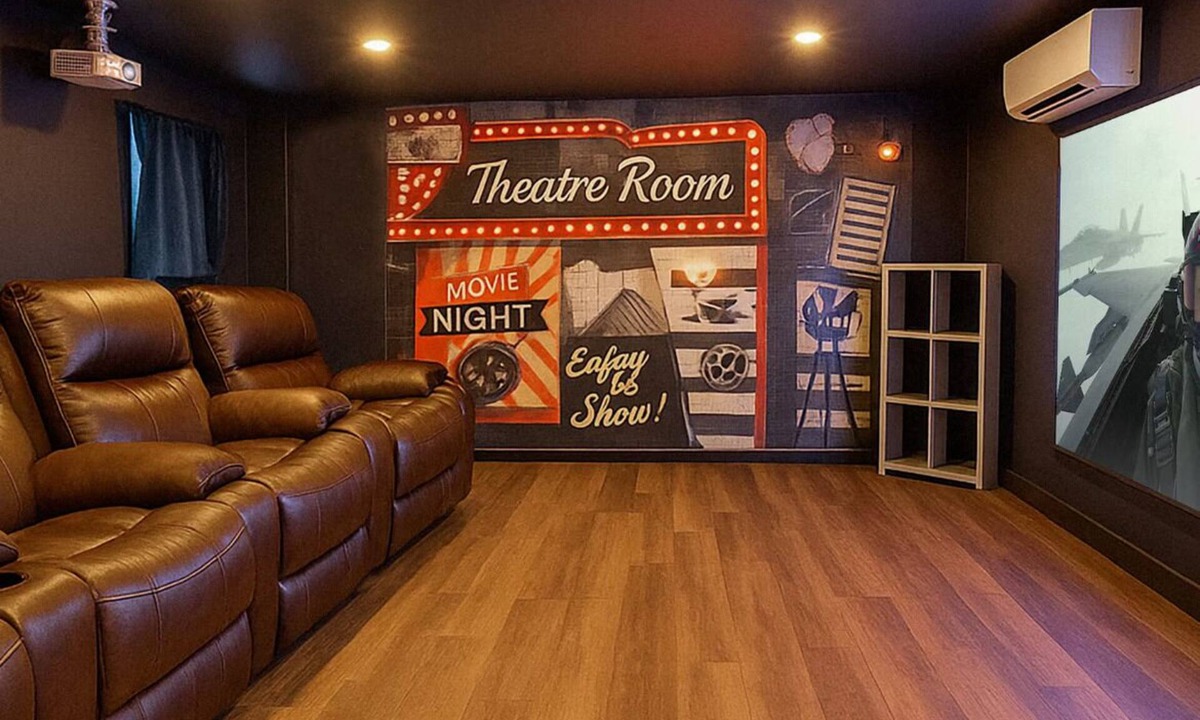 Southside House | 5BR Retreat with Theater and Game Room Near Downtown + POOL