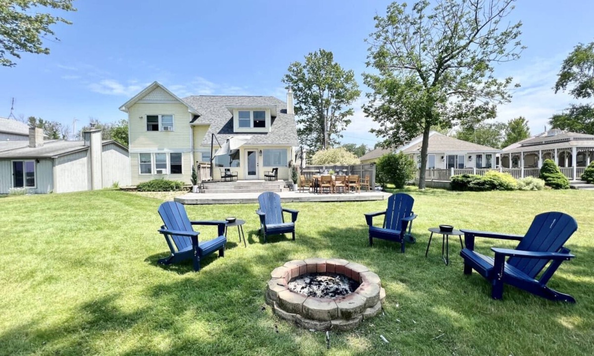 Sandy Creek House | 5BR Sandy Pond MAIN LAKE HOUSE | Dock | Fire Pit | Pets