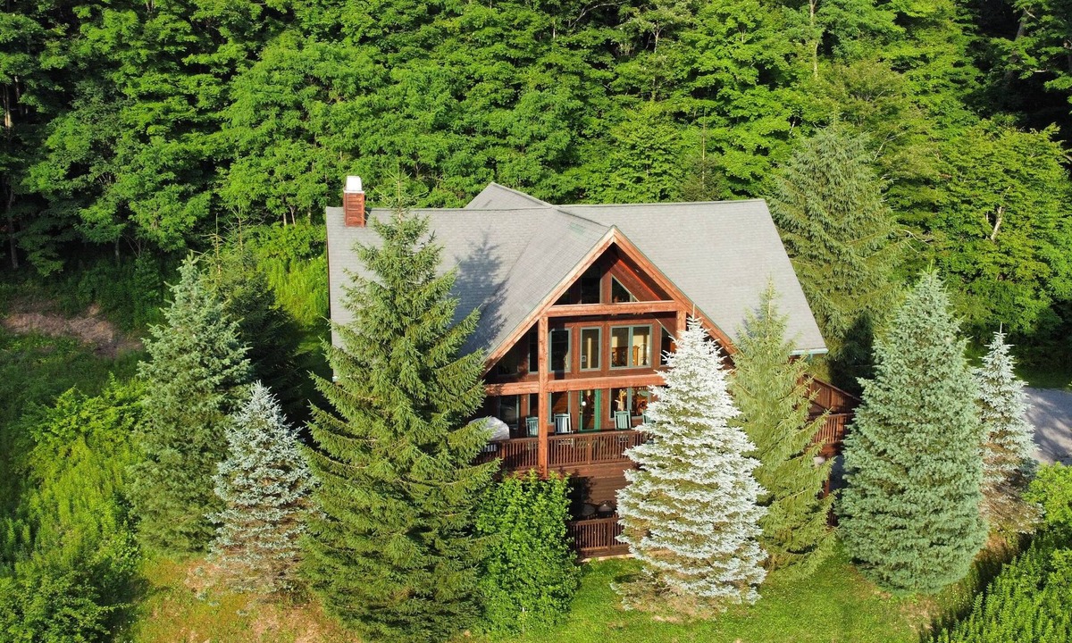 Edray Cabin | 5BR Ski Chalet Mins2slopes 3 Kings | EV | Hot Tub