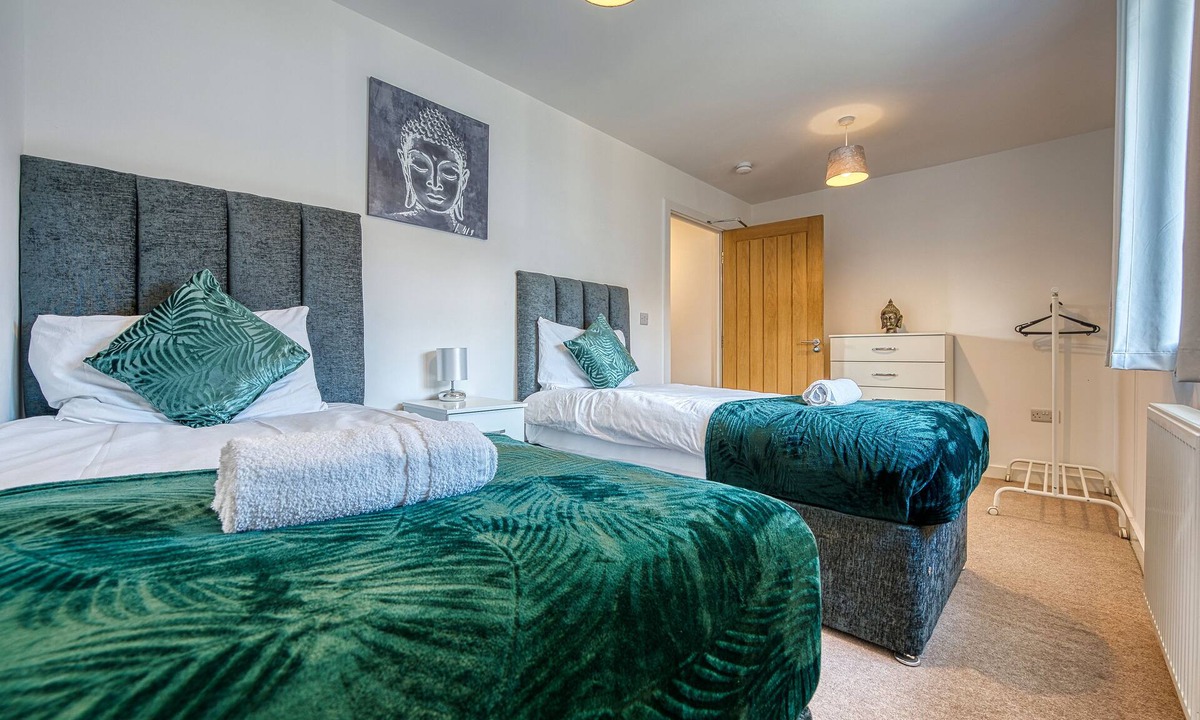 Yardley Apartment | 5BR Team Accommodation nr NEC/Airport with Parking