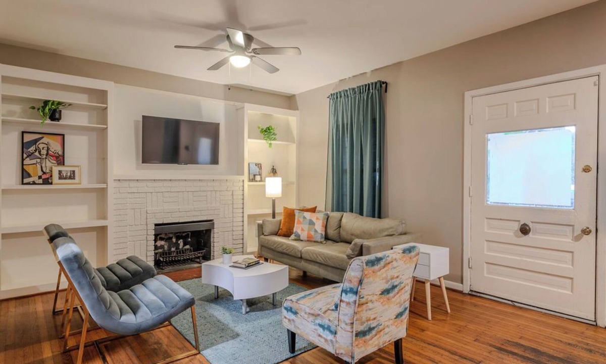 Neartown House | 5BR The Hera! Luxury Mansion in Montrose w/Pool! ★