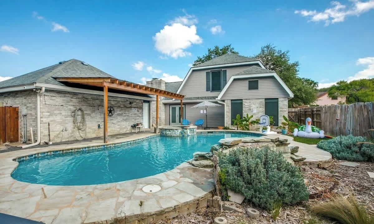 North San Antonio - SAT House | 5BR w/Pool, Hot Tub, Game Room, BBQ – Sleeps 14