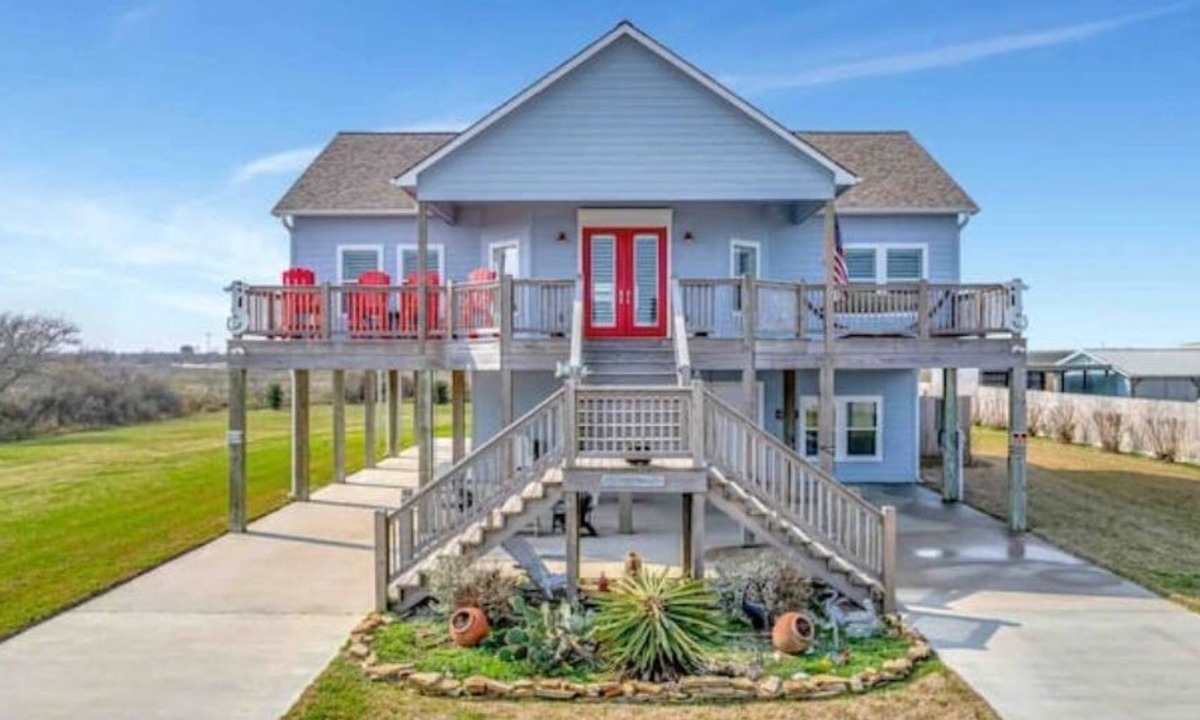 Port Lavaca House | 5BR Waterfront Paradise I Fish, Relax & Unwind