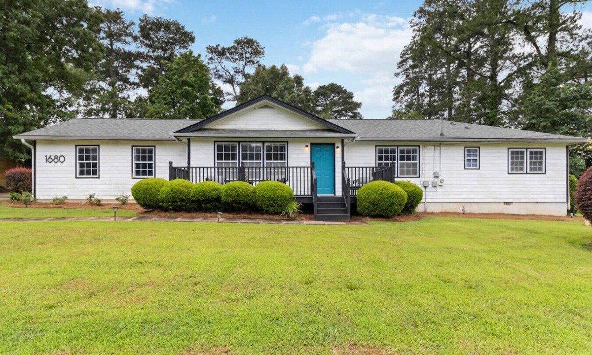 Lawrenceville House | 5BR with Game Room & Huge Backyard