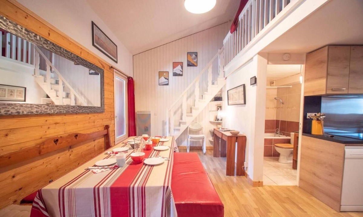 Valmorel Apartment | 5m from shops, 2nd floor, view mountain, balcony, tv, 73m², Valmorel