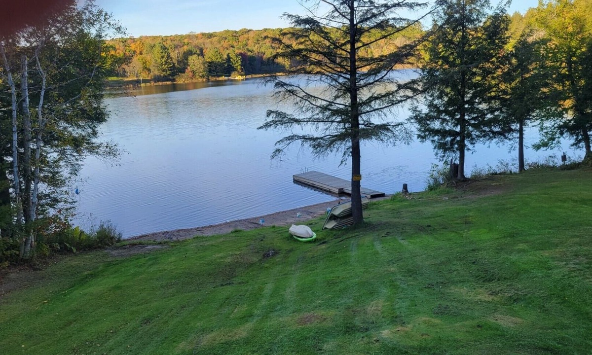 Parry Sound Cottage | 5mins from Parry Sound, Small, clean lake with only 5 other cottages!