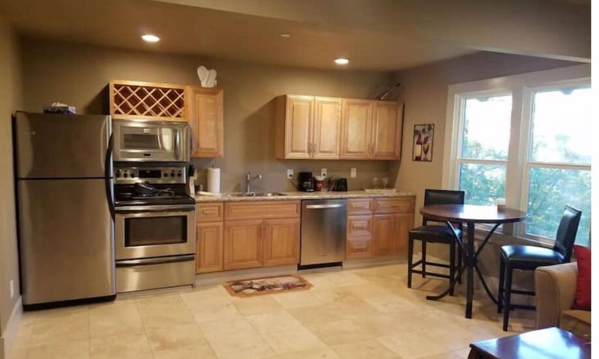 Cliff - Cannon House | 5th Avenue Suites #6