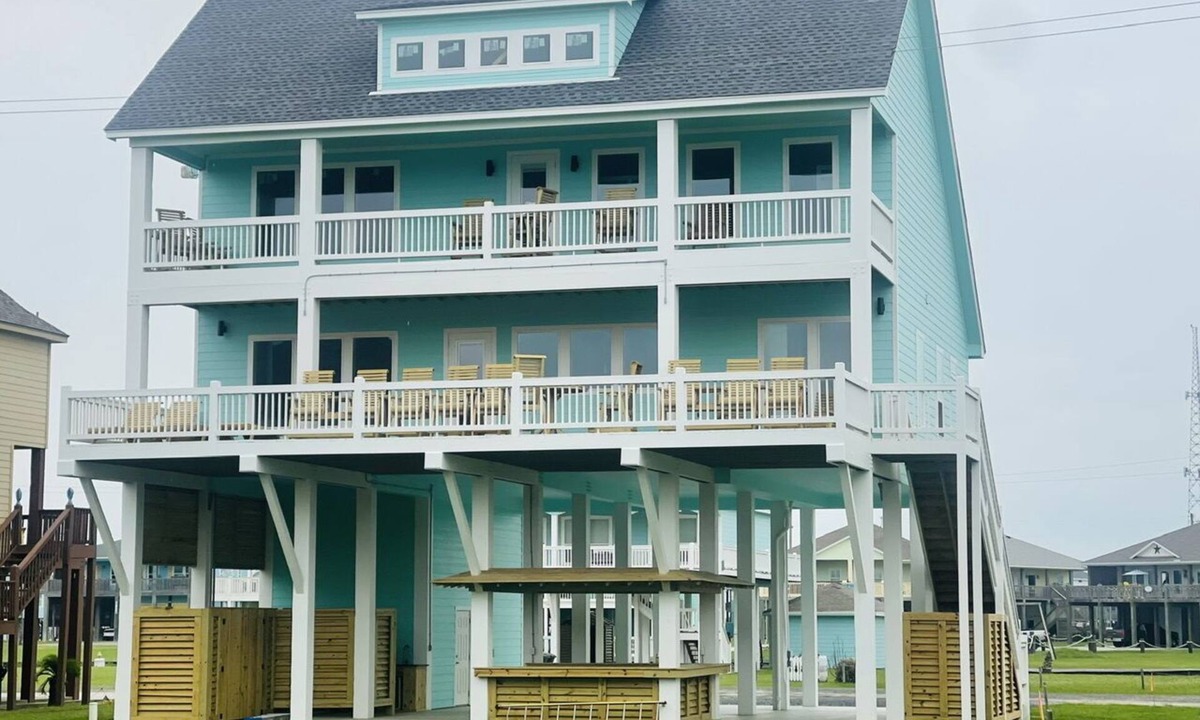 Crystal Beach House | 5TH ROW - DRIFTWOOD - 4 BEDROOM - 3 BATH - SLEEPS 17
