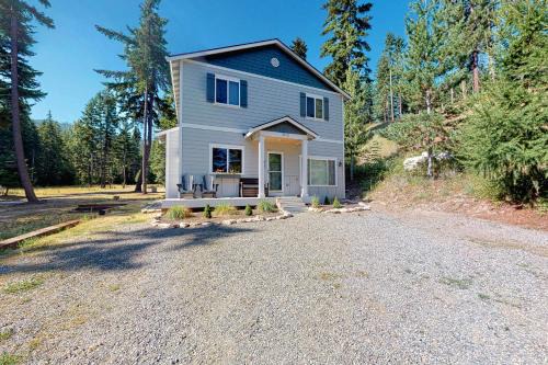 Cle Elum House | 6 Acre Wilderness Retreat