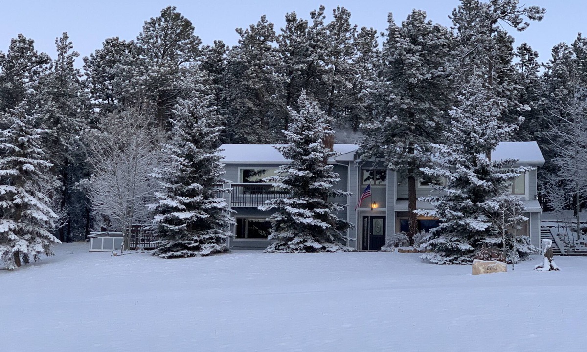 Woodland Park House | 6 acres, Hot tub, Pikes Peak ⛰ View, Sleeps 8