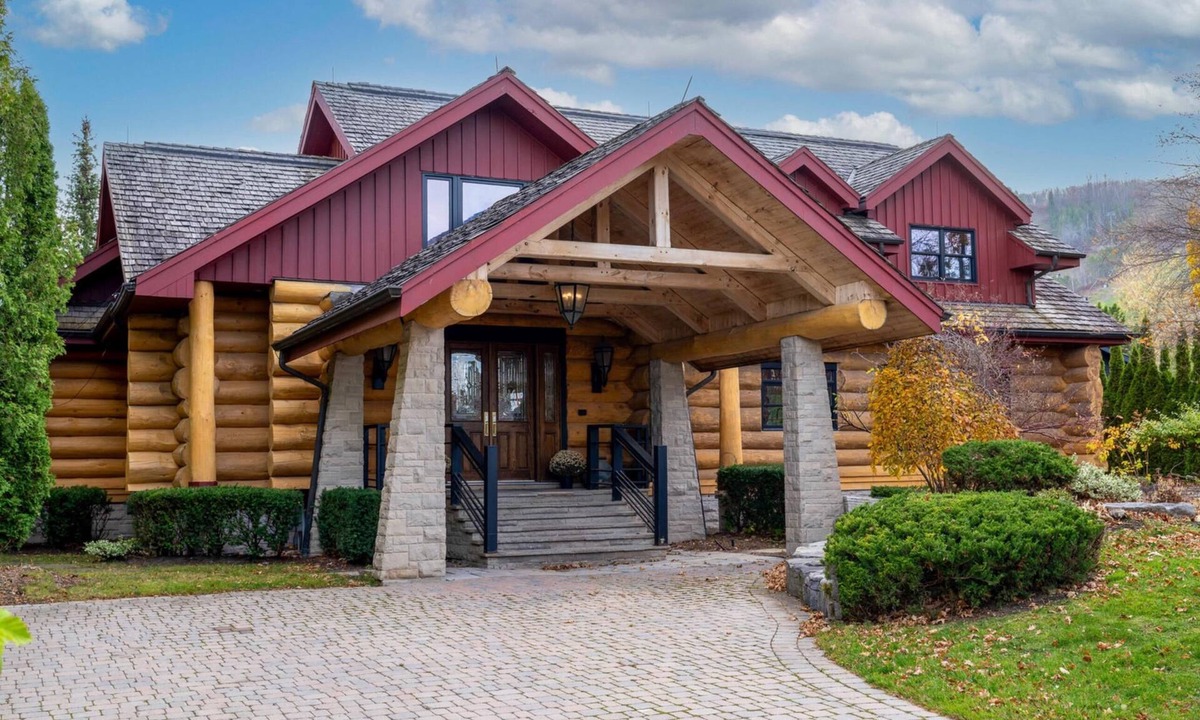 Craigleith Ski Chalet | 6 bdrm, 4 bath, luxury log ski cabin, steps from Craiglieth ski club!