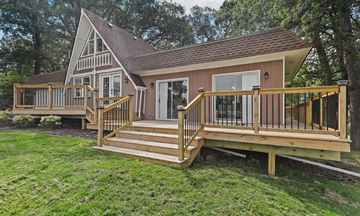 Cedar Lake House | 6 Bed 3 BA Spacious A-Frame Near Crown Point