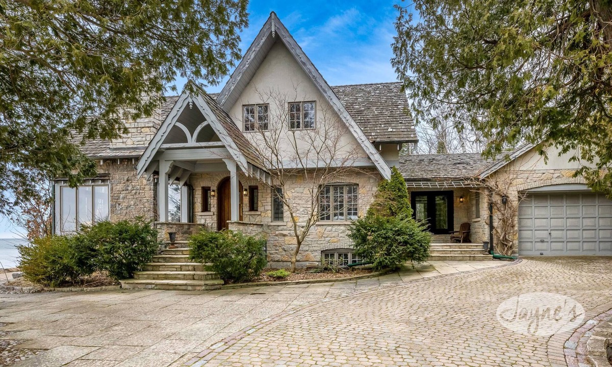 Lafontaine Cottage | 6 bed 4 bath cottage in Tiny with stunning beach on Georgian Bay!