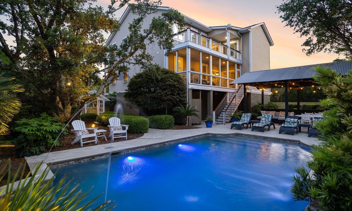 Isle of Palms House | 6 Bed/5 Bath Home, Elevator. Private Yard & Pool, Discounts for Winter bookings