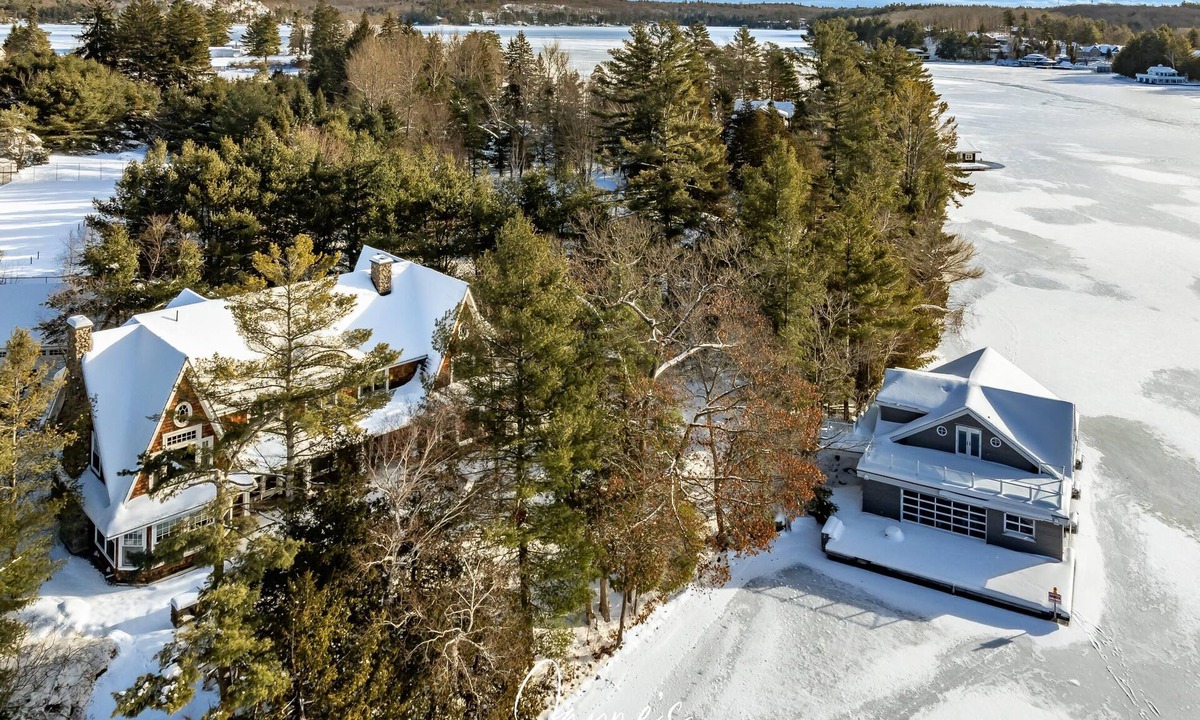 Port Carling Cottage | 6 bed 6 bath cottage on Lake Joseph