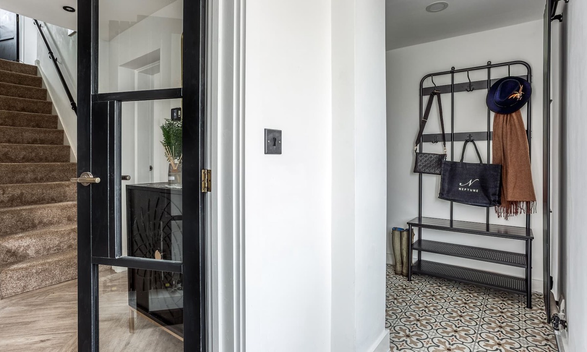 Little Eaton House | 6 Bed House, 10 Guests, Optional Hot Tub