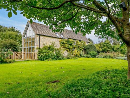 Lechlade House | 6 Bed in Lechlade 93251