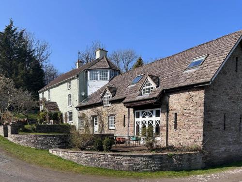 Llanfihangel Tal-y-llyn House | 6 Bed in Llanfilo oc-e30630