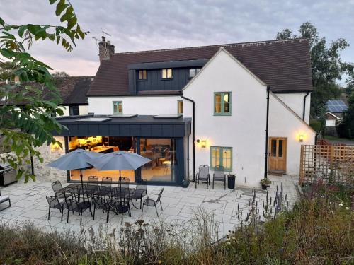 Milborne Saint Andrew House | 6 Bed in Milborne St. Andrew 80549