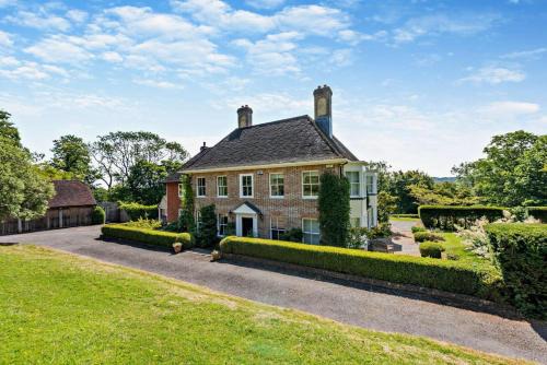 Robertsbridge House | 6 Bed in Robertsbridge oc-d29525