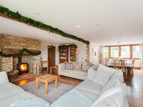 Witney House | 6 Bed in Stonesfield CC028