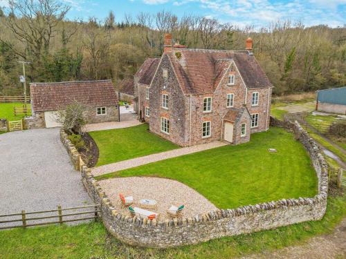Charfield House | 6 Bed in Wotton-under-edge oc-95836