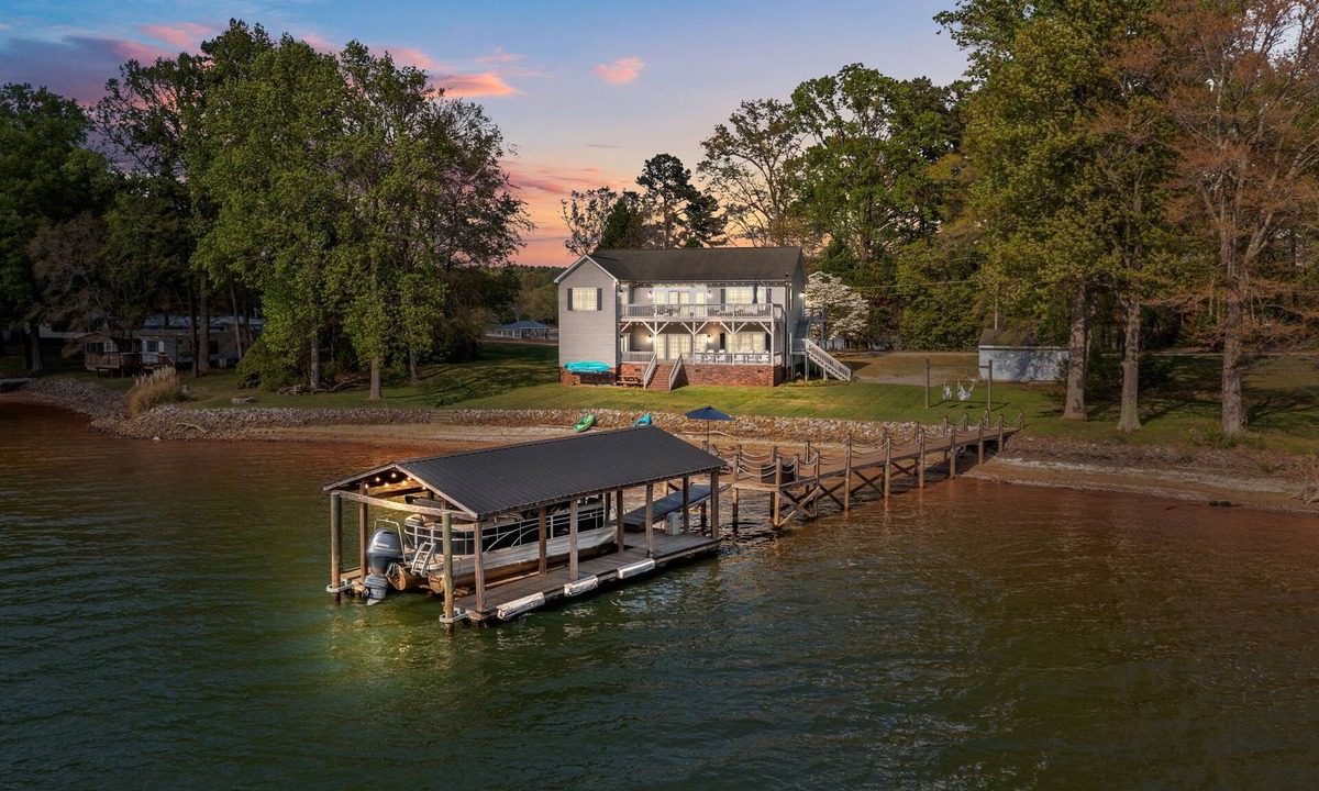 Terrell House | 6-bedroom waterfront house on Lake Norman; Boat available