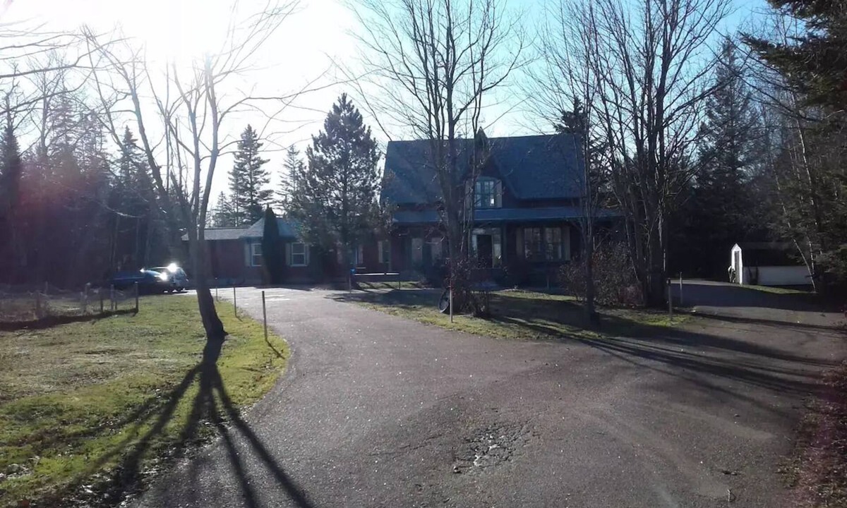 Stoney Creek House | 6 bedroom 2 bath country retreatn