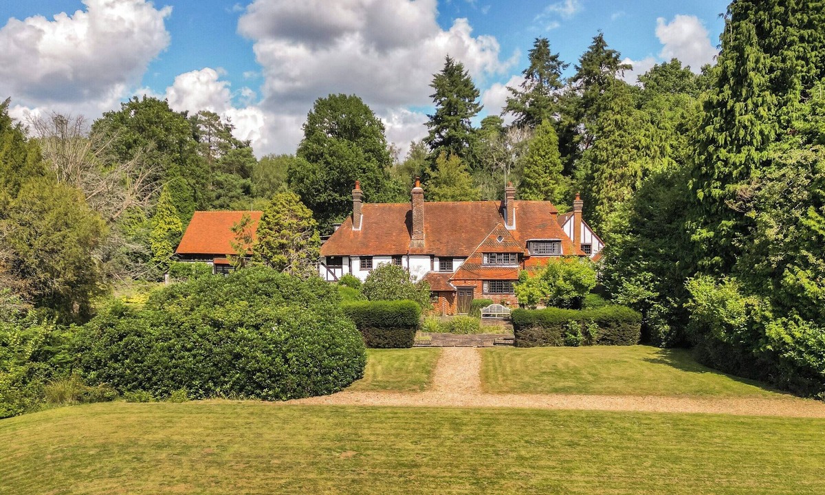 East Grinstead Cottage | 6 bedroom accommodation in East Grinstead