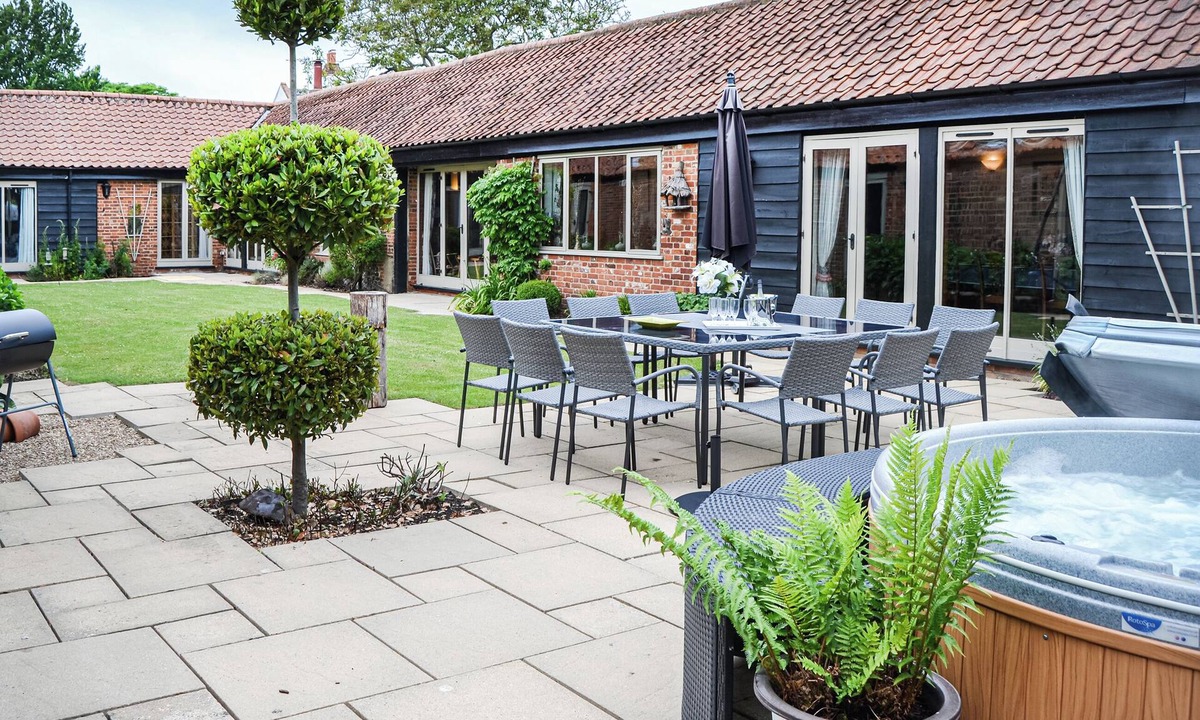 Irstead Cottage | 6 bedroom accommodation in South Walsham