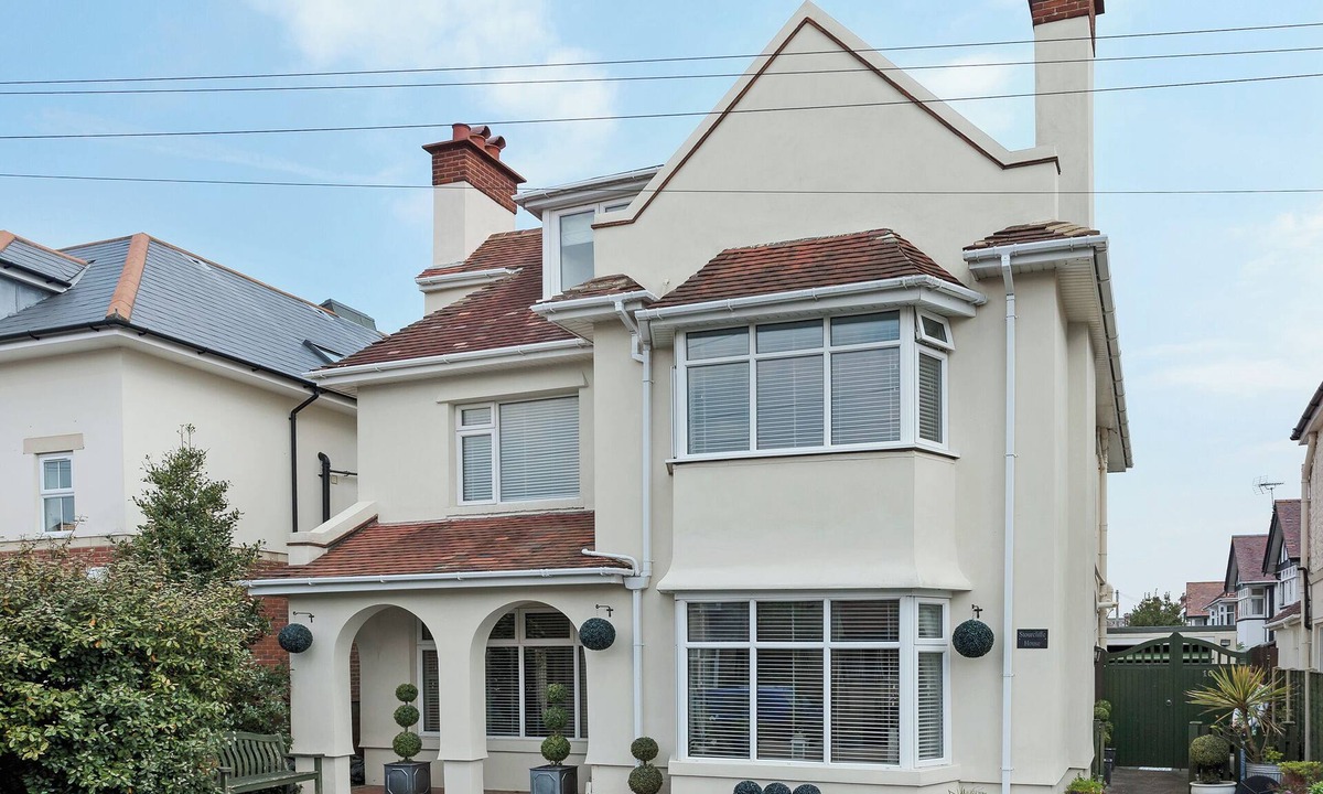 Boscombe Cottage | 6 bedroom accommodation in Bournemouth