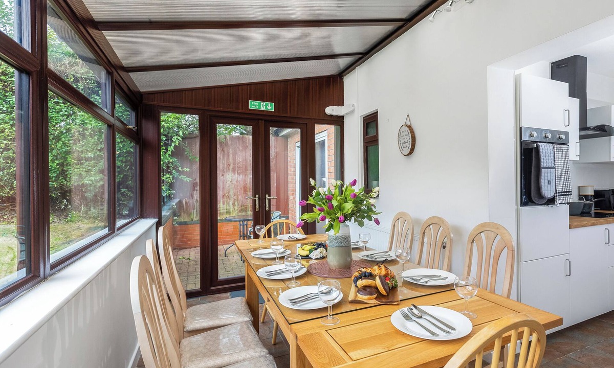 Leicester Cottage | 6 bedroom accommodation in Leicester