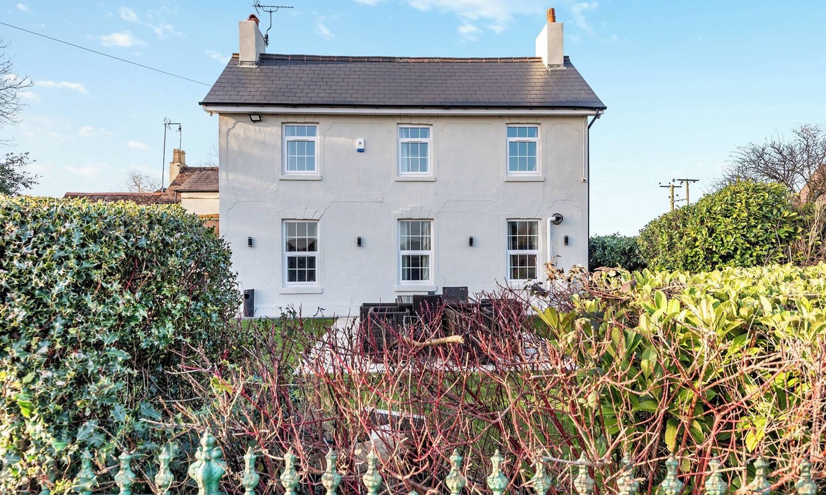 Kidderminster Cottage | 6 bedroom accommodation in Shenstone