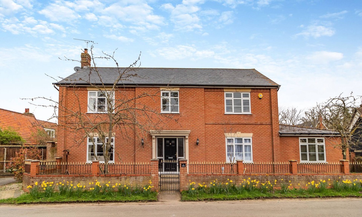 Claydon Cottage | 6 bedroom accommodation in Ipswich