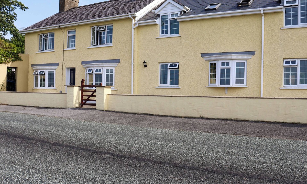 Ludchurch Cottage | 6 bedroom accommodation in Narbeth