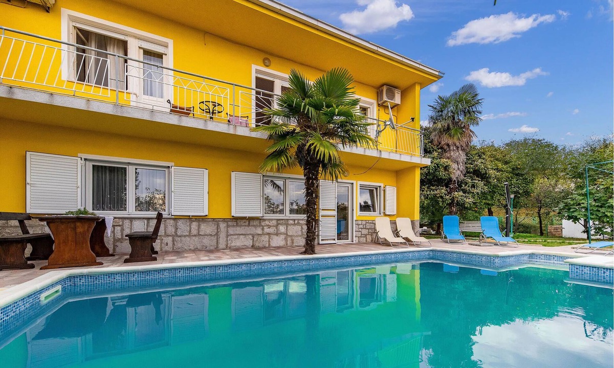 Sodici House | 6 bedroom accommodation in Kostrena