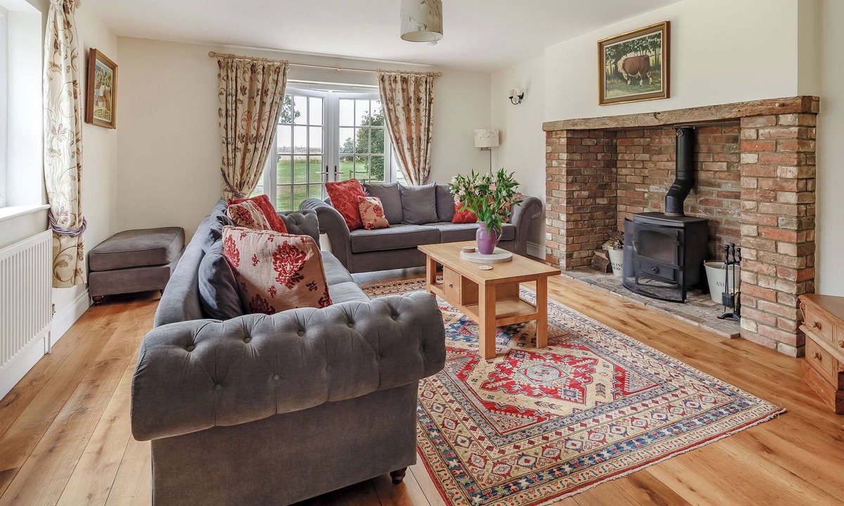 Ely Cottage | 6 bedroom accommodation in Stretham, Ely