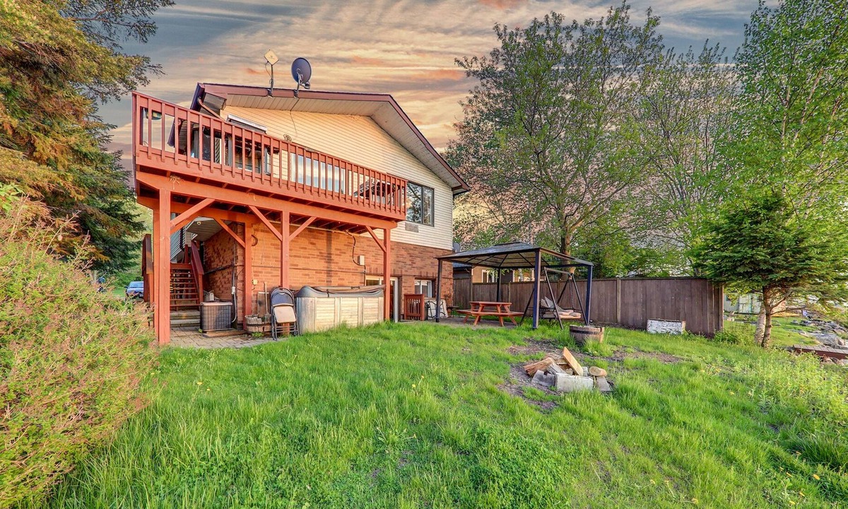 Scugog House | 6 bedroom, breathtaking view , stunning lakefront, hotub , 50 Min T.O