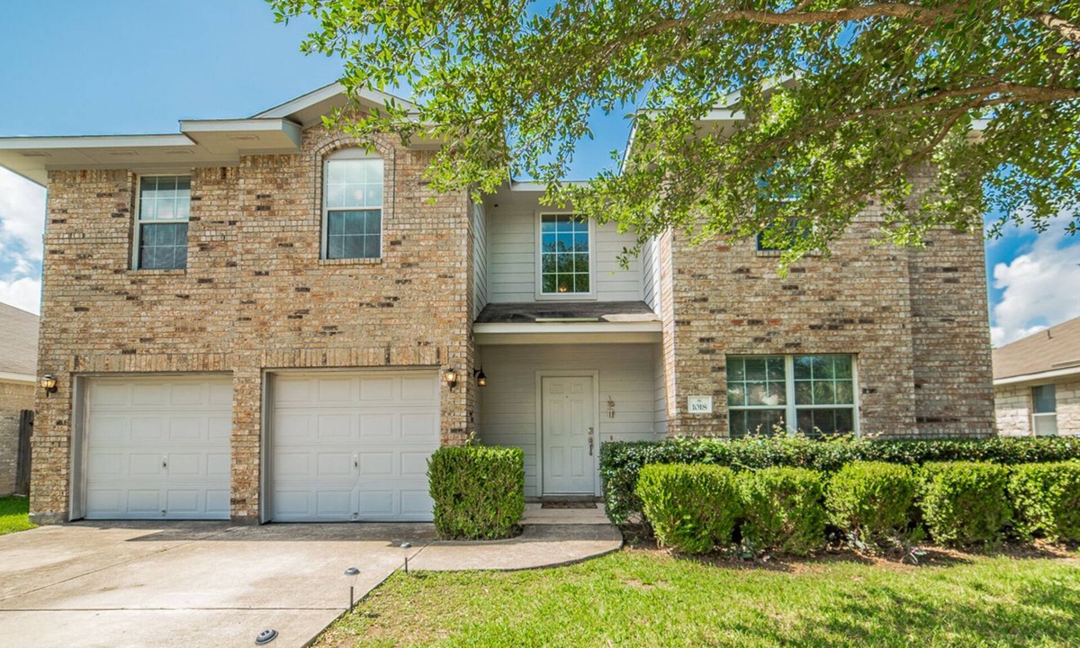Chandler Creek House | 6 Bedroom Family Home in Round Rock