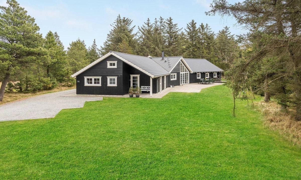 Blavand House | 6 bedroom gorgeous home in Blåvand