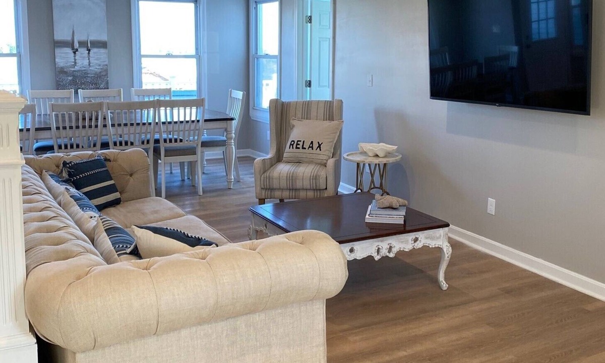 Pawcatuck House | 6 Bedroom Home & 4 Studio Cottages WATERFRONT COMPOUND