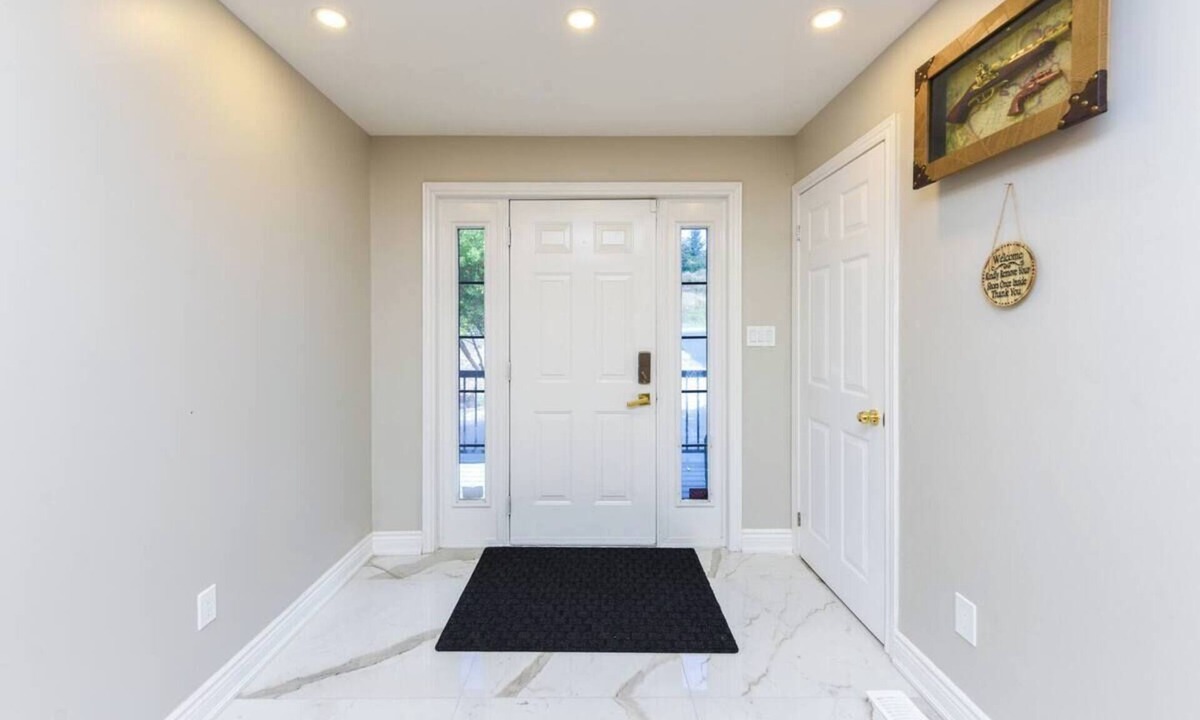 Caledon House | 6-bedroom house in enchanting Caledon Village with WiFi, AC, fitness equipment