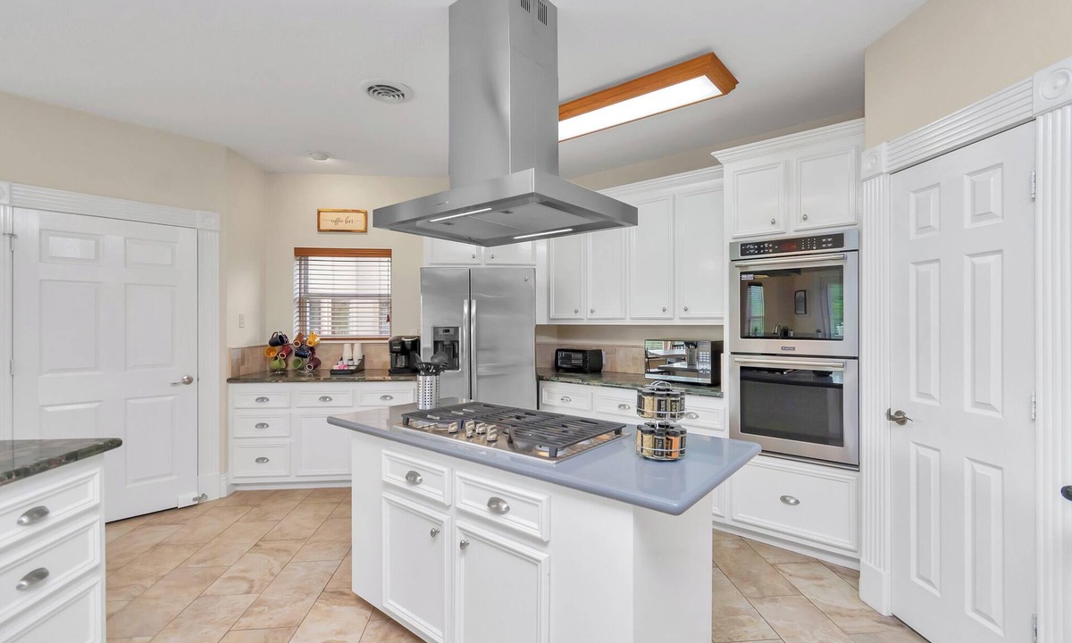 Lake Houston House | 6-Bedroom Lakeside Escape: 25 Min to Downtown LS