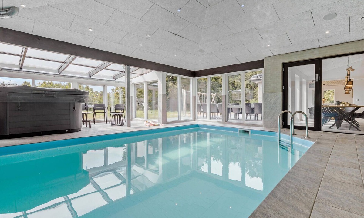 Bønnerup Strand House | 6 bedroom nice home in Glesborg