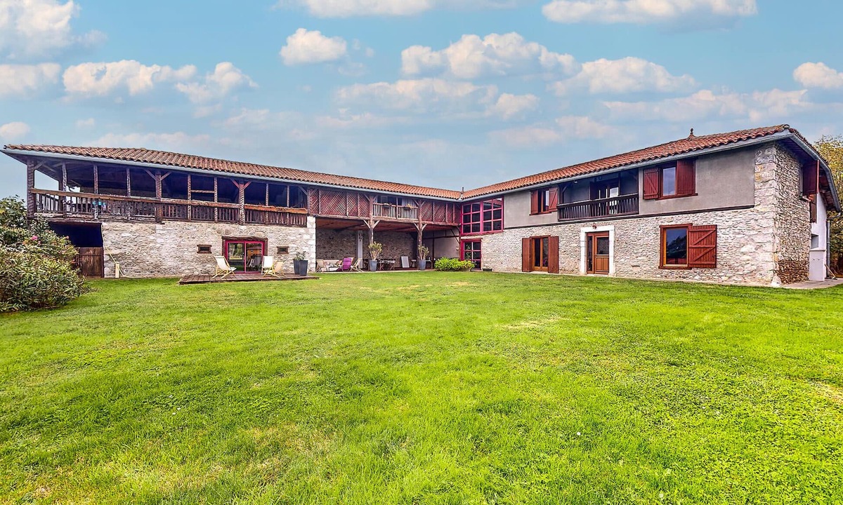 Montrejeau House | 6 bedroom pet friendly home in Montrejeau