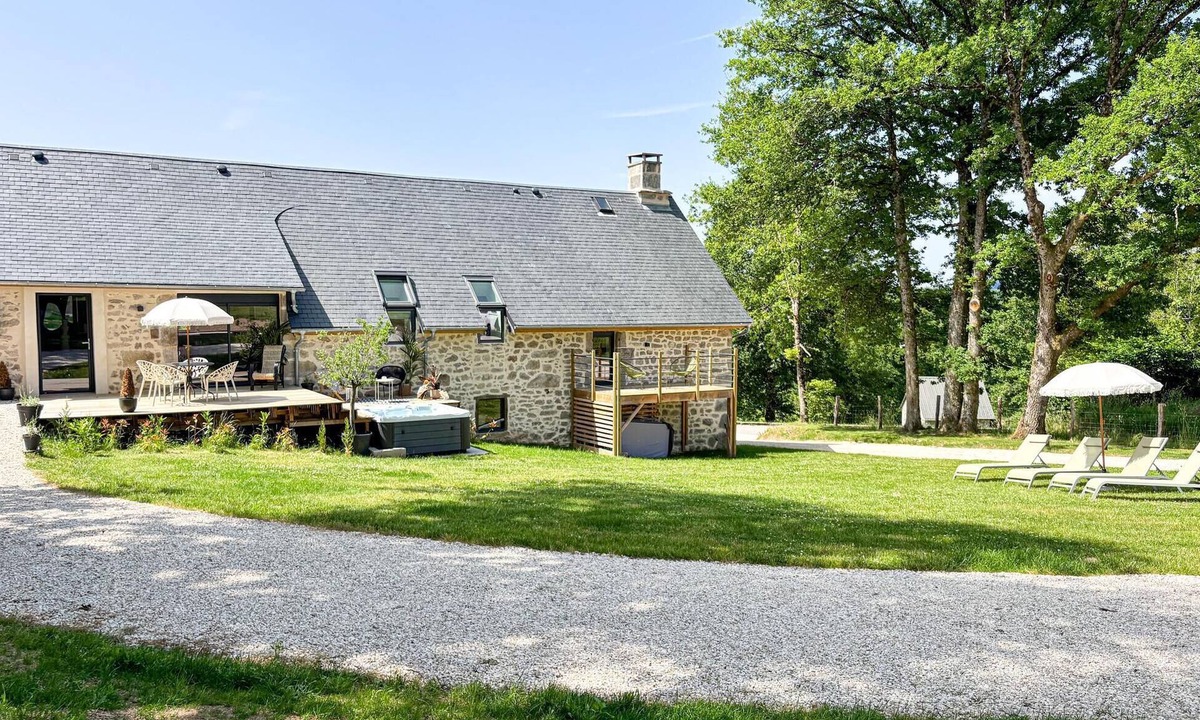 Alleyrat House | 6 bedroom pet friendly home in Alleyrat