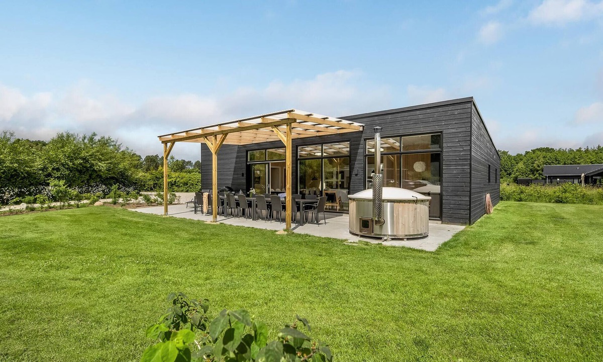 Fjellerup Strand House | 6 bedroom stunning home in Glesborg