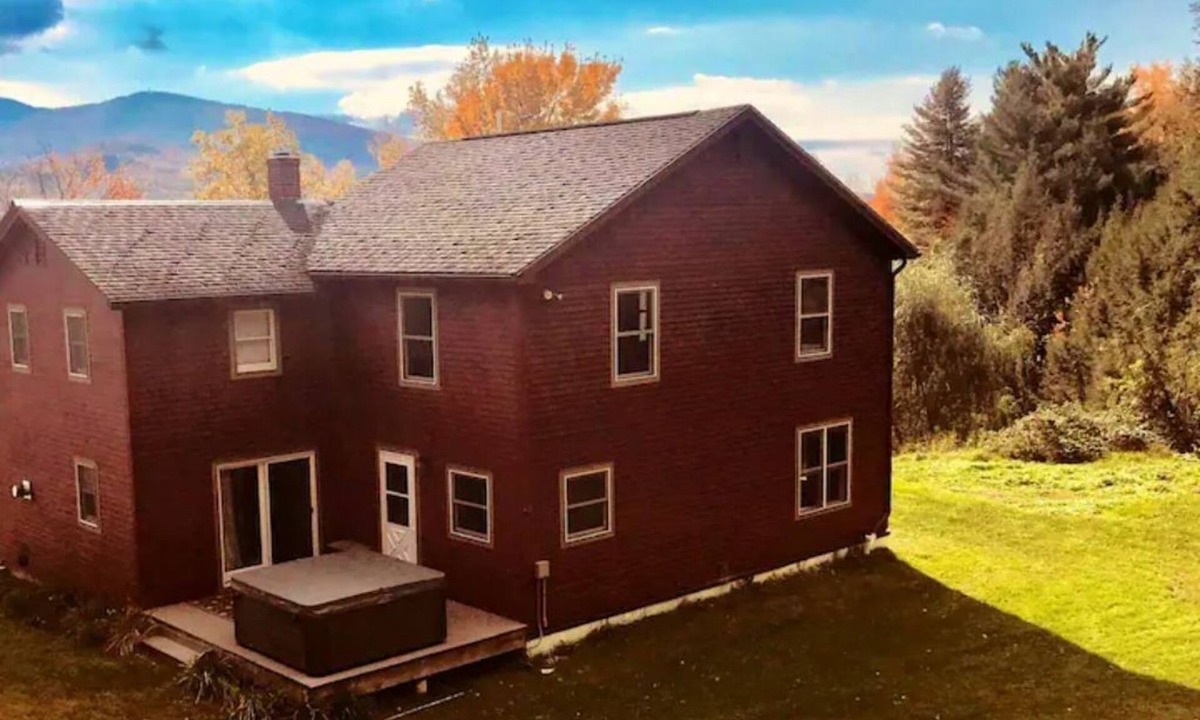 Jeffersonville Cabin | 6 bedrooms, 2.5 Bath Willow Tree Lodge with hot tub