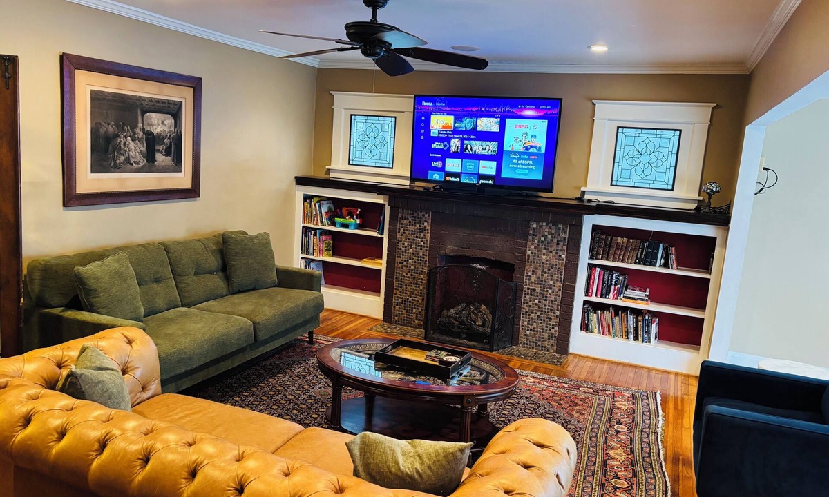 North Buffalo House | 6 BEDROOMS-2 KITCHENS Perfect home for big groups.