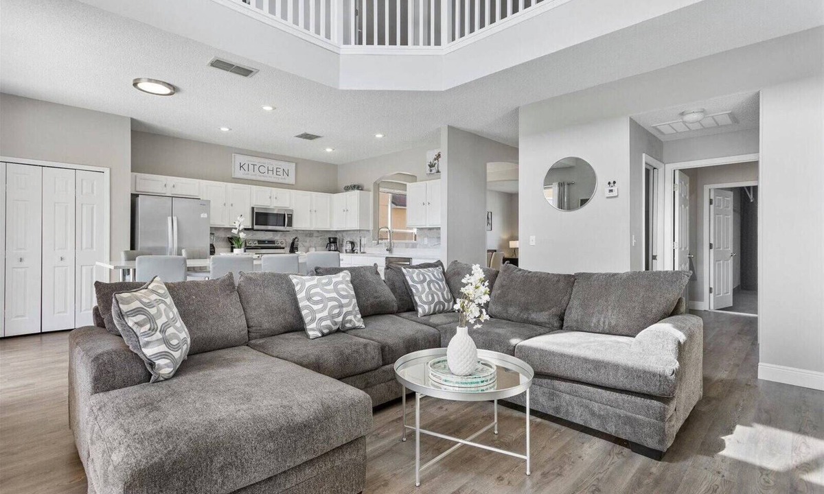 Seasons House | 6 Bedrooms/4.5 Bathrooms Seasons (1270 SB)